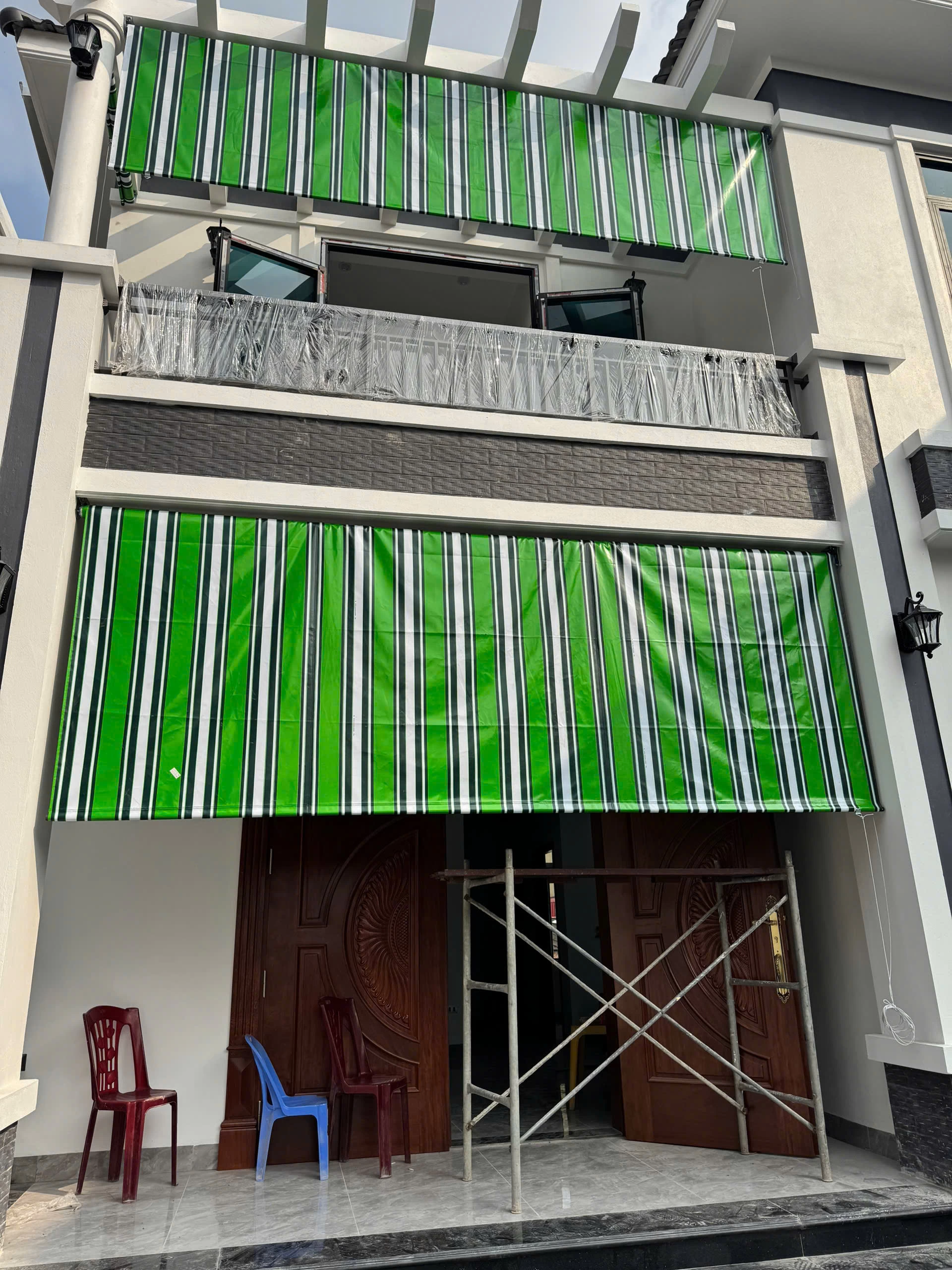 Bạt che ban công chung cư mẫu 2024